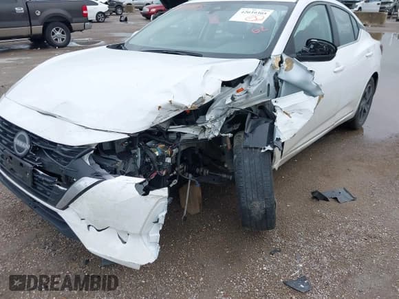 ✅ 2024 Nissan Sentra SV • VIN: 3N1AB8CV0RY366275 • Lot: 42039305. Listed on IAAI with 27,972 mi. Free auction sales archive from the USA and detailed vehicle history report at DreamBid. Image 6.