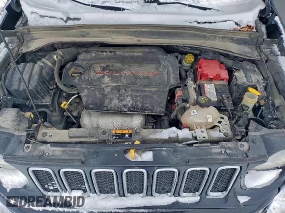 ✅ 2018 Jeep Renegade Sport • VIN: ZACCJBAB3JPH33323 • Lot: 95993325. Wystawiony na Copart z przebiegiem 219 346 mil. Bezpłatny archiwum sprzedaży aukcyjnych z USA i szczegółowy raport historii pojazdu na DreamBid. Zdjęcie 12.