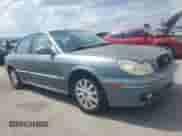 2004 Hyundai Sonata GLS z VIN KMHWF35H84A062640, wystawiony jako Copart lot #66638554 z przebiegiem 78 312 mil mil oraz Czysty tytuł • Clean title. Historia ofert i sprzedaży dostępna na DreamBid. Obrazek 4.