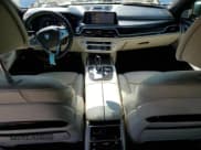 ✅ 2018 BMW 7 Series 750i • VIN: WBA7F0C5XJGM23968 • Лот: 71518115. Опубликован ранее на Copart с пробегом 64 569 миль. Бесплатный доступ к архиву аукционных продаж из США и подробный отчёт об истории автомобиля на DreamBid. Изображение 8.