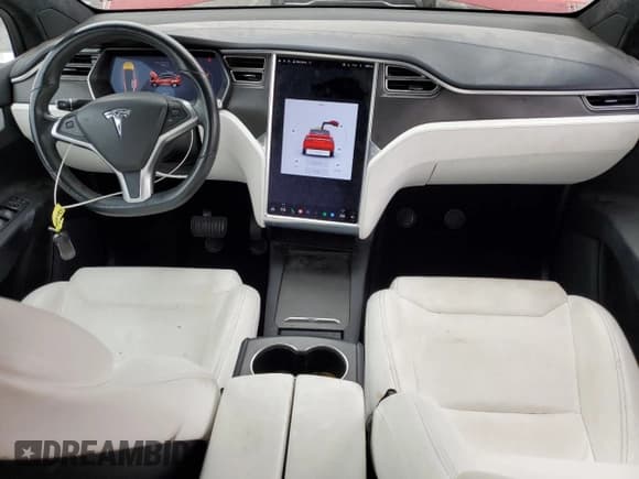 ✅ 2017 Tesla Model X 90D • VIN: 5YJXCAE23HF067744 • Lot: 92631755. Wystawiony na Copart z przebiegiem 47 016 mil. Bezpłatny archiwum sprzedaży aukcyjnych z USA i szczegółowy raport historii pojazdu na DreamBid. Zdjęcie 8.