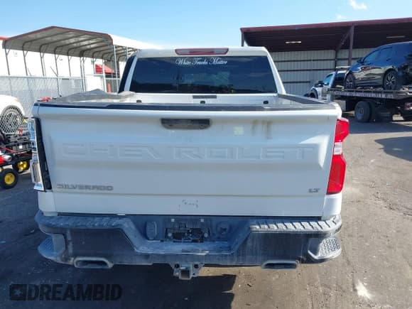 ✅ 2020 Chevrolet Silverado 1500 LT Trail Boss • VIN: 1GCPYFED0LZ269489 • Lot: 41886733. Wystawiony na IAAI z przebiegiem 71 414 mil. Bezpłatny archiwum sprzedaży aukcyjnych z USA i szczegółowy raport historii pojazdu na DreamBid. Zdjęcie 16.