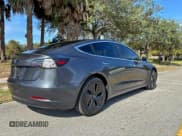 ✅ 2018 Tesla Model 3 Long Range Battery • VIN: 5YJ3E1EA1JF101718 • Лот: 95879055. Опубликован ранее на Copart с пробегом 47 971 миль. Бесплатный доступ к архиву аукционных продаж из США и подробный отчёт об истории автомобиля на DreamBid. Изображение 4.