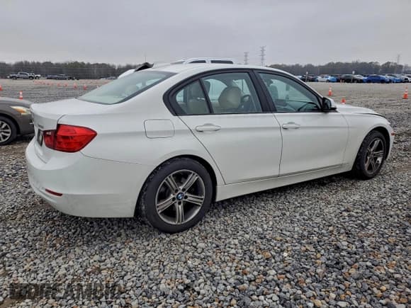 ✅ 2013 BMW 3 Series 328i xDrive • VIN: WBA3B3C5XDJ698226 • Lot: 95670985. Listed on Copart with 116,994 mi. Free auction sales archive from the USA and detailed vehicle history report at DreamBid. Image 3.