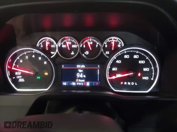 ✅ 2020 Chevrolet Silverado 1500 RST • VIN: 3GCUYEED2LG221036 • Lot: 42337591. Wystawiony na IAAI z przebiegiem 97 512 mil. Bezpłatny archiwum sprzedaży aukcyjnych z USA i szczegółowy raport historii pojazdu na DreamBid. Zdjęcie 7.