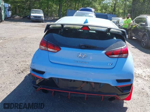 2020 Hyundai Veloster z VIN KMHT36AH8LU003913, wystawiony jako IAAI lot #42217722 z przebiegiem 33 996 mil mil oraz . Historia ofert i sprzedaży dostępna na DreamBid. Obrazek 16.