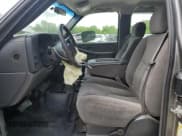 ✅ 2006 Chevrolet Silverado 2500HD Work Truck • VIN: 1GCHK29U56E162409 • Lot: 57626185. Wystawiony na Copart z przebiegiem 147 922 mil. Bezpłatny archiwum sprzedaży aukcyjnych z USA i szczegółowy raport historii pojazdu na DreamBid. Zdjęcie 7.