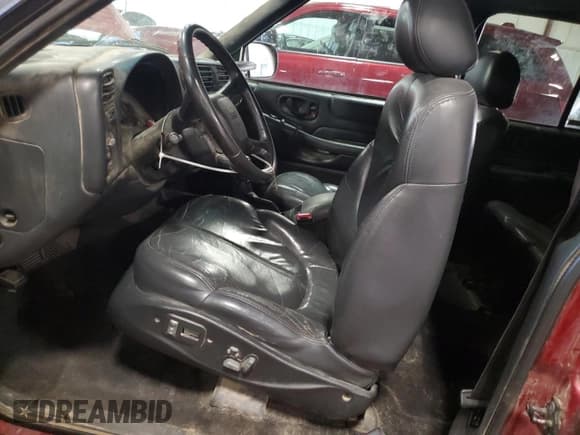 ✅ 2000 GMC Jimmy SLE Convenience • VIN: 1GKDT13W9Y2195177 • Lot: 68103515. Listed on Copart with 219,975 mi. Free auction sales archive from the USA and detailed vehicle history report at DreamBid. Image 7.