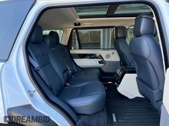 ✅ 2018 Land Rover Range Rover • VIN: SALGS5RE7JA383458 • Лот: 88517145. Опубликован ранее на Copart с пробегом 99 483 миль. Бесплатный доступ к архиву аукционных продаж из США и подробный отчёт об истории автомобиля на DreamBid. Изображение 6.