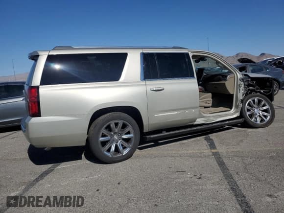 ✅ 2017 Chevrolet Suburban Premier • VIN: 1GNSKJKC6HR246243 • Лот: 74780514. Опубликован ранее на Copart с пробегом 109 406 миль. Бесплатный доступ к архиву аукционных продаж из США и подробный отчёт об истории автомобиля на DreamBid. Изображение 3.