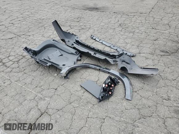 ✅ 2025 Toyota RAV4 XLE Premium • VIN: 2T3A1RFV4SW563186 • Lot: 69931535. Listed on Copart with 1,536 mi. Free auction sales archive from the USA and detailed vehicle history report at DreamBid. Image 13.