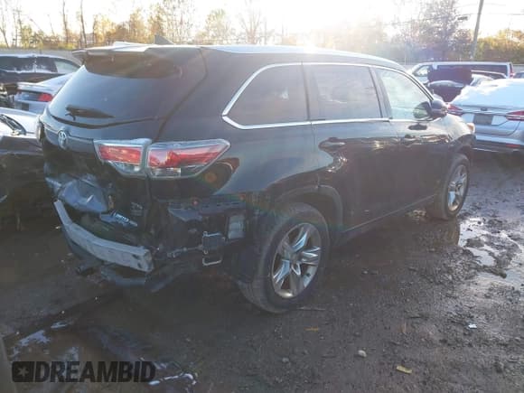 ✅ 2015 Toyota Highlander Limited Platinum • VIN: 5TDDKRFH1FS138973 • Lot: 43653015. Listed on IAAI with 152,292 mi. Free auction sales archive from the USA and detailed vehicle history report at DreamBid. Image 4.
