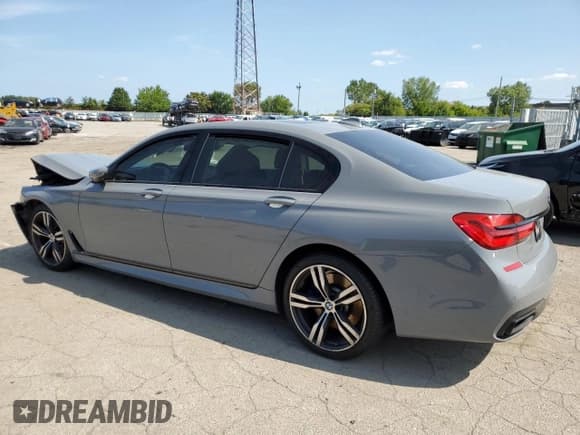 ✅ 2018 BMW 7 Series 750i • VIN: WBA7F0C55JGM22484 • Лот: 67475724. Опубликован ранее на Copart с пробегом 40 048 миль. Бесплатный доступ к архиву аукционных продаж из США и подробный отчёт об истории автомобиля на DreamBid. Изображение 2.