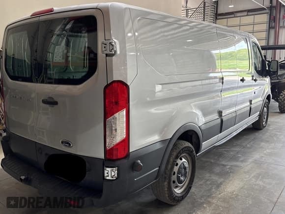 ✅ 2017 Ford Transit • VIN: 1FTYE9ZM8HKA10984 • Lot: 55094735. Wystawiony na Copart z przebiegiem 116 923 mil. Bezpłatny archiwum sprzedaży aukcyjnych z USA i szczegółowy raport historii pojazdu na DreamBid. Zdjęcie 4.