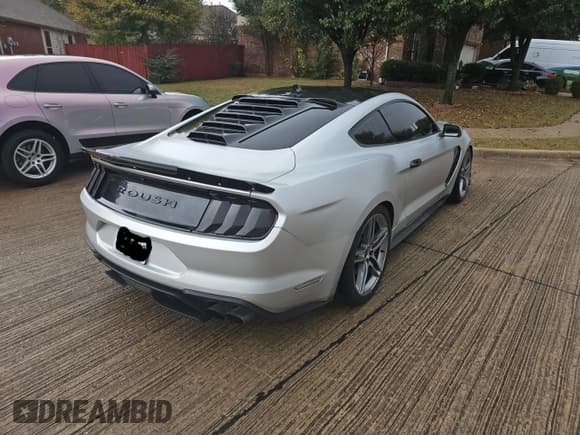 ✅ 2020 Ford Mustang GT Premium • VIN: 1FA6P8CF3L5140173 • Lot: 94086065. Wystawiony na Copart z przebiegiem 35 156 mil. Bezpłatny archiwum sprzedaży aukcyjnych z USA i szczegółowy raport historii pojazdu na DreamBid. Zdjęcie 4.