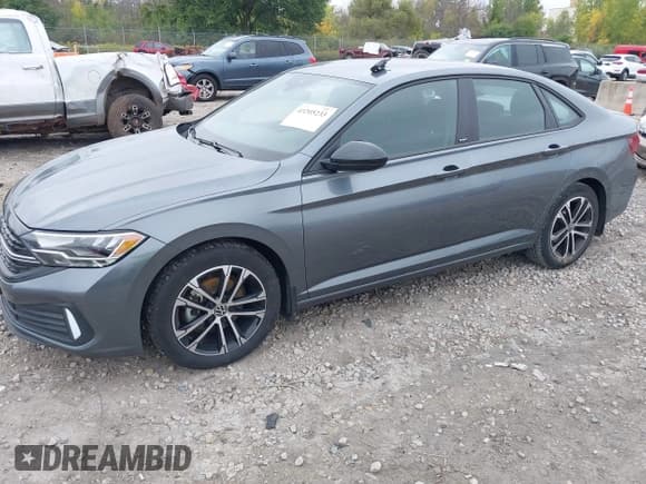 ✅ 2024 Volkswagen Jetta Sport • VIN: 3VWAM7BU0RM092235 • Лот: 43205233. Опубликован ранее на IAAI с пробегом 27 726 миль. Бесплатный доступ к архиву аукционных продаж из США и подробный отчёт об истории автомобиля на DreamBid. Изображение 2.