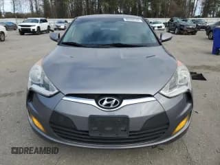 ✅ 2016 Hyundai Veloster • VIN: KMHTC6AD1GU256297 • Lot: 86958144. Wystawiony na Copart z przebiegiem 117 757 mil. Bezpłatny archiwum sprzedaży aukcyjnych z USA i szczegółowy raport historii pojazdu na DreamBid. Zdjęcie 5.