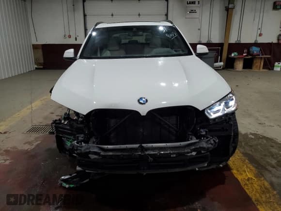 ✅ 2022 BMW X5 xDrive40i • VIN: 5UXCR6C04N9K42793 • Lot: 91638195. Wystawiony na Copart z przebiegiem 39 158 mil. Bezpłatny archiwum sprzedaży aukcyjnych z USA i szczegółowy raport historii pojazdu na DreamBid. Zdjęcie 5.