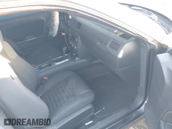 ✅ 2012 Dodge Challenger R/T Plus • VIN: 2C3CDYBT2CH292987 • Lot: 41484399. Wystawiony na IAAI z przebiegiem 179 523 mil. Bezpłatny archiwum sprzedaży aukcyjnych z USA i szczegółowy raport historii pojazdu na DreamBid. Zdjęcie 5.