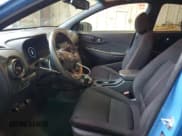 ✅ 2022 Hyundai Kona N Line • VIN: KM8K33A34NU868881 • Лот: 63098053. Опубликован ранее на Copart с пробегом 27 340 миль. Бесплатный доступ к архиву аукционных продаж из США и подробный отчёт об истории автомобиля на DreamBid. Изображение 7.