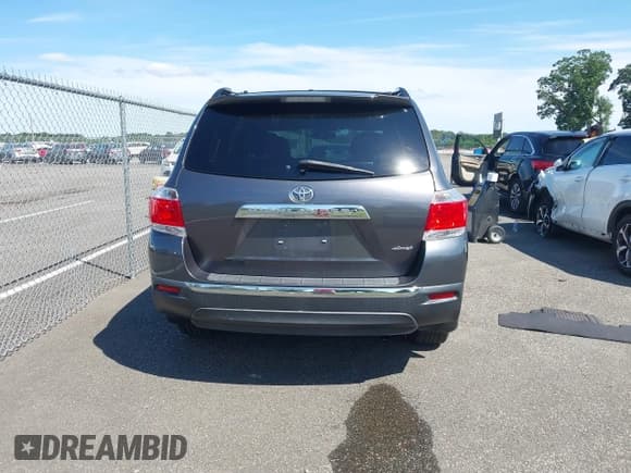 ✅ 2012 Toyota Highlander Limited • VIN: 5TDDK3EH6CS144584 • Lot: 42776232. Listed on IAAI with 156,487 mi. Free auction sales archive from the USA and detailed vehicle history report at DreamBid. Image 14.