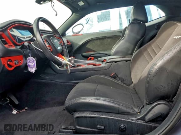 ✅ 2016 Dodge Challenger SRT 392 • VIN: 2C3CDZDJ1GH326392 • Lot: 91478375. Wystawiony na Copart z przebiegiem 37 721 mil. Bezpłatny archiwum sprzedaży aukcyjnych z USA i szczegółowy raport historii pojazdu na DreamBid. Zdjęcie 7.