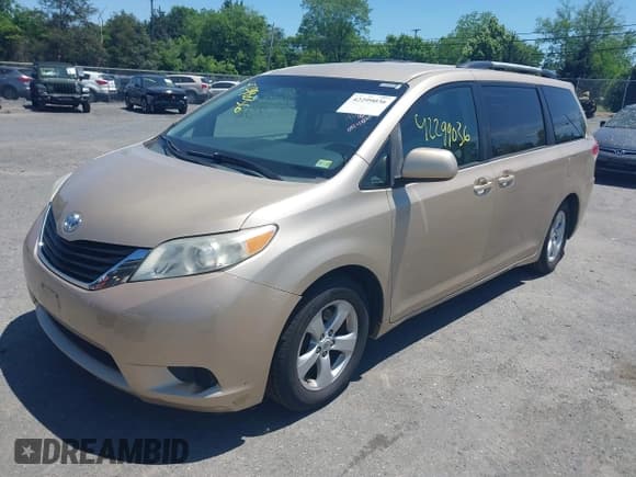 ✅ 2011 Toyota Sienna LE AAS • VIN: 5TDKK3DC8BS021610 • Lot: 42299036. Listed on IAAI with 118,377 mi. Free auction sales archive from the USA and detailed vehicle history report at DreamBid. Image 17.