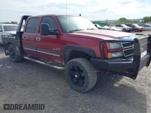 ✅ 2006 Chevrolet Silverado 2500HD LT3 • VIN: 1GCHK23276F104562 • Лот: 43072115. Опубликован ранее на IAAI с пробегом Не указан. Бесплатный доступ к архиву аукционных продаж из США и подробный отчёт об истории автомобиля на DreamBid. Изображение 1.
