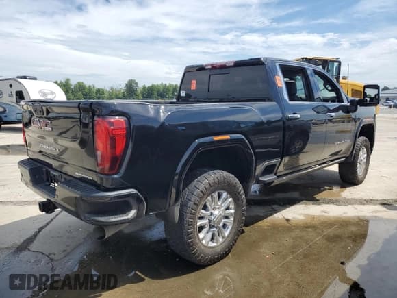 ✅ 2022 GMC Sierra 3500HD Denali • VIN: 1GT49WEY9NF225367 • Lot: 63519774. Wystawiony na Copart z przebiegiem Nie podano. Bezpłatny archiwum sprzedaży aukcyjnych z USA i szczegółowy raport historii pojazdu na DreamBid. Zdjęcie 3.