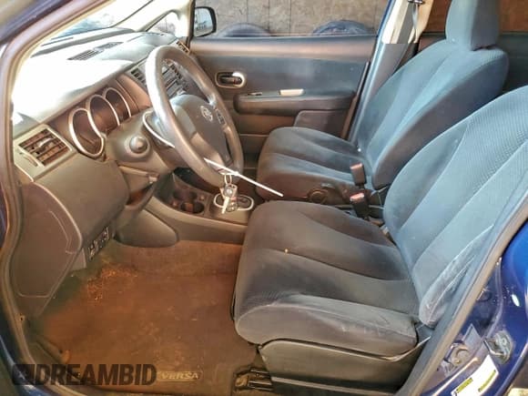 ✅ 2011 Nissan Versa S • VIN: 3N1BC1AP1BL447902 • Lot: 93680145. Wystawiony na Copart z przebiegiem 115 234 mil. Bezpłatny archiwum sprzedaży aukcyjnych z USA i szczegółowy raport historii pojazdu na DreamBid. Zdjęcie 7.