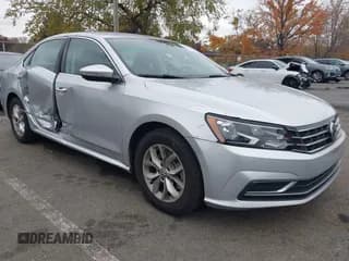 ✅ 2017 Volkswagen Passat S • VIN: 1VWAT7A3XHC031941 • Lot: 43559328. Wystawiony na IAAI z przebiegiem 104 388 mil. Bezpłatny archiwum sprzedaży aukcyjnych z USA i szczegółowy raport historii pojazdu na DreamBid. Zdjęcie 1.