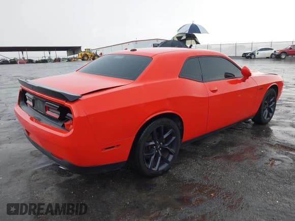 ✅ 2021 Dodge Challenger SXT • VIN: 2C3CDZAG3MH555788 • Lot: 43004134. Wystawiony na IAAI z przebiegiem 74 390 mil. Bezpłatny archiwum sprzedaży aukcyjnych z USA i szczegółowy raport historii pojazdu na DreamBid. Zdjęcie 4.