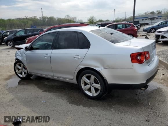 ✅ 2010 Volkswagen Jetta Limited Edition • VIN: 3VWAX7AJ1AM105397 • Lot: 53749085. Wystawiony na Copart z przebiegiem 159 224 mil. Bezpłatny archiwum sprzedaży aukcyjnych z USA i szczegółowy raport historii pojazdu na DreamBid. Zdjęcie 2.