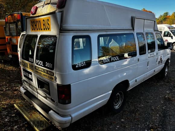 ✅ 2014 Ford Econoline Cargo Commercial • VIN: 1FTNS2EW5EDA97298 • Lot: 89735735. Listed on Copart with 152,500 mi. Free auction sales archive from the USA and detailed vehicle history report at DreamBid. Image 4.