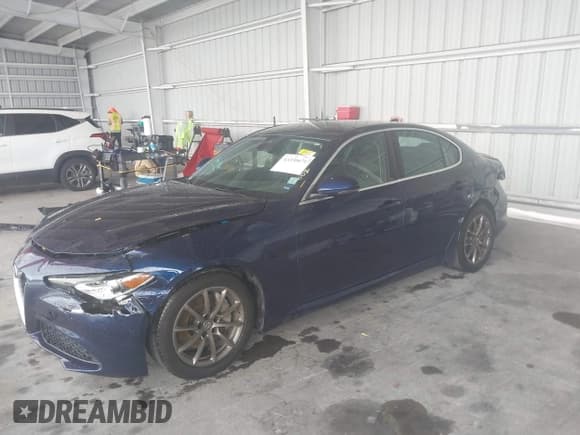 ✅ 2020 Alfa Romeo Giulia • VIN: ZARFAMAN1L7631446 • Lot: 43330671. Wystawiony na IAAI z przebiegiem 76 064 mil. Bezpłatny archiwum sprzedaży aukcyjnych z USA i szczegółowy raport historii pojazdu na DreamBid. Zdjęcie 17.