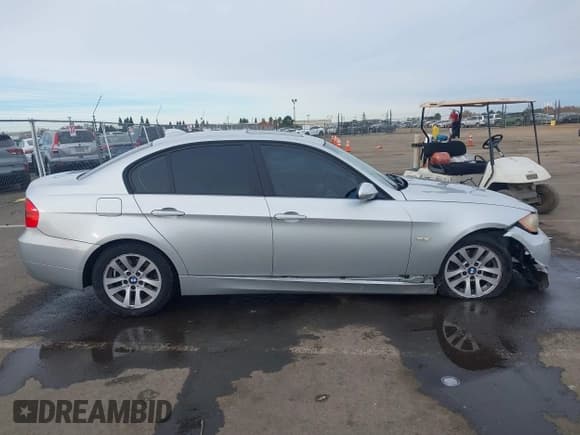 ✅ 2006 BMW 3 Series 325i • VIN: WBAVB13526PT16753 • Лот: 43859134. Опубликован ранее на IAAI с пробегом 132 136 миль. Бесплатный доступ к архиву аукционных продаж из США и подробный отчёт об истории автомобиля на DreamBid. Изображение 13.