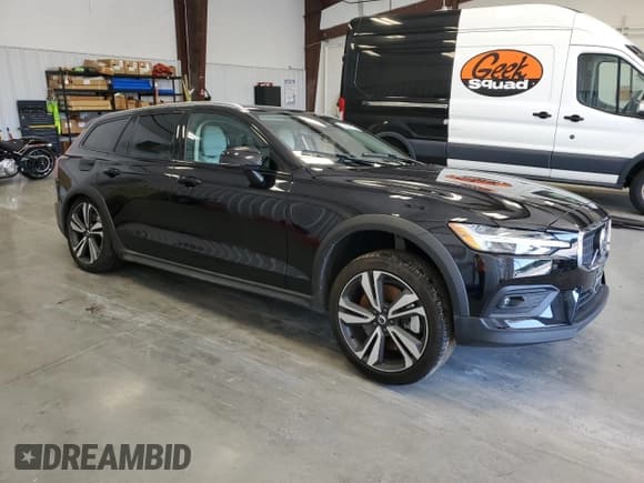 ✅ 2024 Volvo V60 Plus • VIN: YV4L12WY0R2134976 • Лот: 69298394. Опубликован ранее на Copart с пробегом 14 427 миль. Бесплатный доступ к архиву аукционных продаж из США и подробный отчёт об истории автомобиля на DreamBid. Изображение 4.