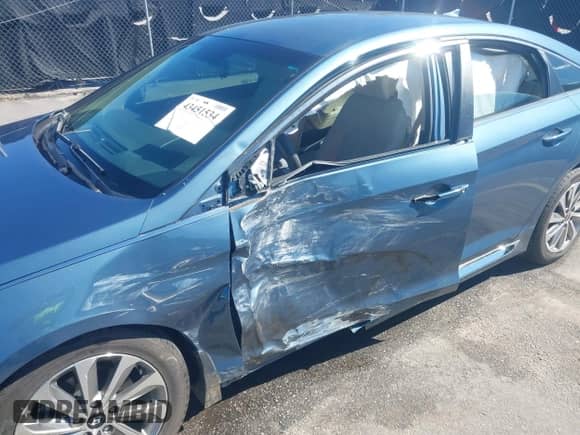 2017 Hyundai Sonata Sport с VIN 5NPE34AF5HH565172, выставлен на аукционе IAAI как лот 43451534 с пробегом 56 766 миль миль и . История ставок и продаж доступна на DreamBid. Изображение 6.