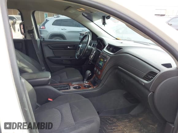 ✅ 2014 Chevrolet Traverse LT • VIN: 1GNKVGKD6EJ165854 • Lot: 42860430. Wystawiony na IAAI z przebiegiem 185 264 mil. Bezpłatny archiwum sprzedaży aukcyjnych z USA i szczegółowy raport historii pojazdu na DreamBid. Zdjęcie 5.