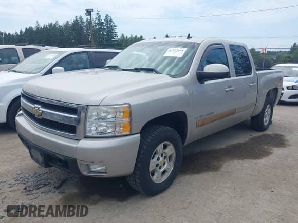 2007 Chevrolet Silverado 1500 1LT with VIN 3GCEK13M77G556977, listed as a IAAI auction lot 42522105 with 298,174 mi miles and . Bid and sale history available at DreamBid. Image 17.