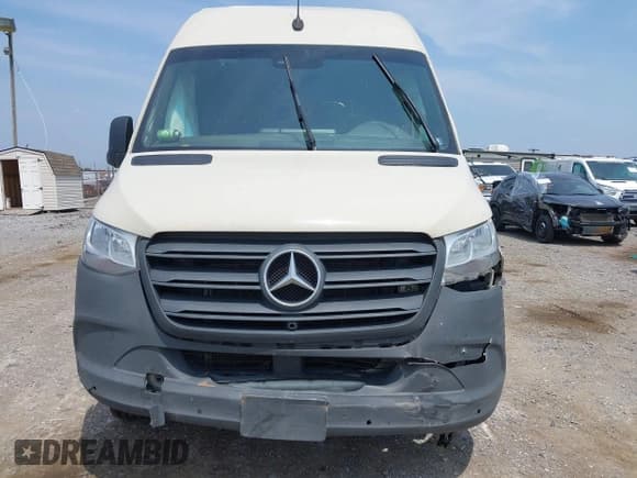 ✅ 2023 Mercedes-Benz Sprinter • VIN: W1W4NCHY5PT132599 • Lot: 42894117. Listed on IAAI with 121,205 mi. Free auction sales archive from the USA and detailed vehicle history report at DreamBid. Image 11.