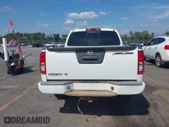 2014 Nissan Frontier Desert Runner z VIN 1N6AD0ER1EN768304, wystawiony jako IAAI lot #43281195 z przebiegiem 115 362 mil mil oraz . Historia ofert i sprzedaży dostępna na DreamBid. Obrazek 17.