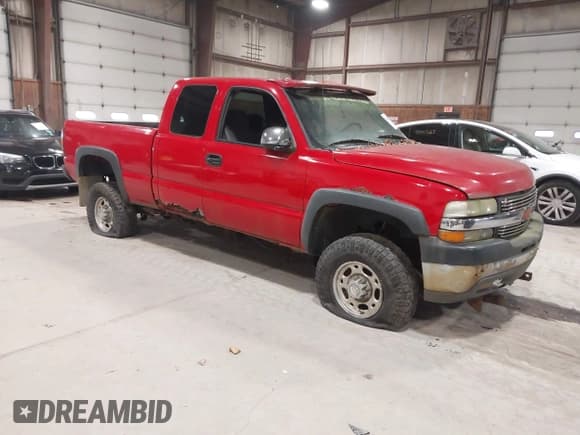 ✅ 2002 Chevrolet Silverado 2500HD • VIN: 1GCHK29U12E160263 • Lot: 43820432. Wystawiony na IAAI z przebiegiem 233 390 mil. Bezpłatny archiwum sprzedaży aukcyjnych z USA i szczegółowy raport historii pojazdu na DreamBid. Zdjęcie 1.