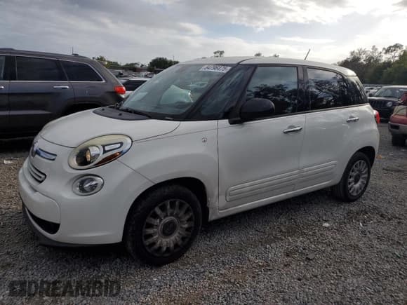 ✅ 2014 FIAT 500L Pop • VIN: ZFBCFAAH5EZ001320 • Lot: 84796475. Listed on Copart with 82,006 mi. Free auction sales archive from the USA and detailed vehicle history report at DreamBid. Image 1.