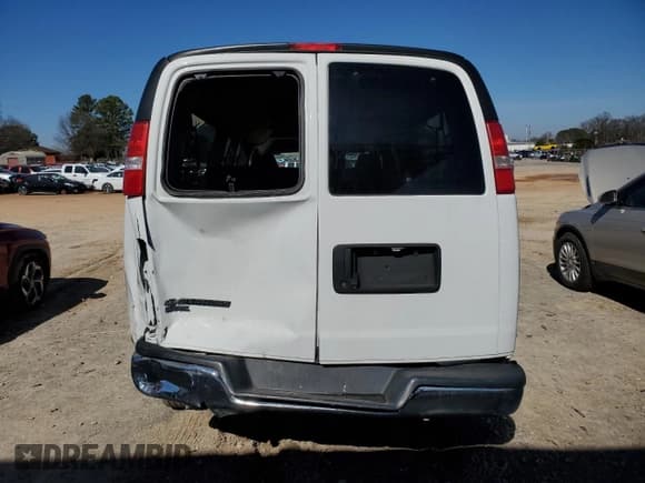 ✅ 2018 Chevrolet Express Passenger LT • VIN: 1GAZGPFG1J1320173 • Lot: 45585895. Wystawiony na Copart z przebiegiem 202 040 mil. Bezpłatny archiwum sprzedaży aukcyjnych z USA i szczegółowy raport historii pojazdu na DreamBid. Zdjęcie 6.