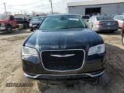 ✅ 2018 Chrysler 300 Touring • VIN: 2C3CCARG2JH324885 • Lot: 44934934. Wystawiony na Copart z przebiegiem 74 715 mil. Bezpłatny archiwum sprzedaży aukcyjnych z USA i szczegółowy raport historii pojazdu na DreamBid. Zdjęcie 5.