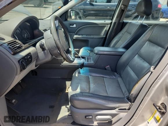 ✅ 2007 Mercury Montego • VIN: 1MEHM40117G612263 • Lot: 61839135. Wystawiony na Copart z przebiegiem 227 327 mil. Bezpłatny archiwum sprzedaży aukcyjnych z USA i szczegółowy raport historii pojazdu na DreamBid. Zdjęcie 7.