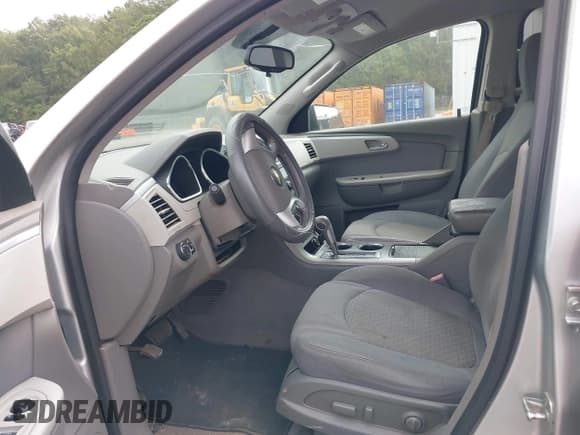 ✅ 2012 Chevrolet Traverse LS • VIN: 1GNKRFED3CJ190346 • Lot: 43325034. Wystawiony na IAAI z przebiegiem 227 731 mil. Bezpłatny archiwum sprzedaży aukcyjnych z USA i szczegółowy raport historii pojazdu na DreamBid. Zdjęcie 5.