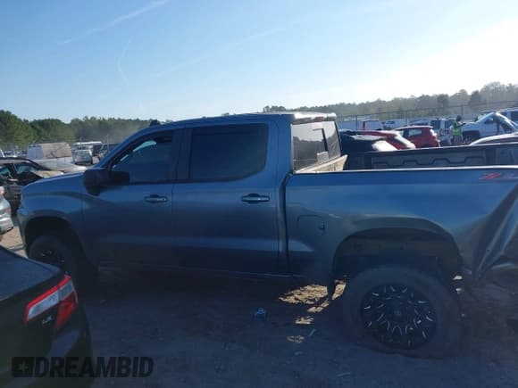 ✅ 2019 Chevrolet Silverado 1500 RST • VIN: 1GCUYEEDXKZ348261 • Lot: 43297200. Wystawiony na IAAI z przebiegiem 69 959 mil. Bezpłatny archiwum sprzedaży aukcyjnych z USA i szczegółowy raport historii pojazdu na DreamBid. Zdjęcie 14.