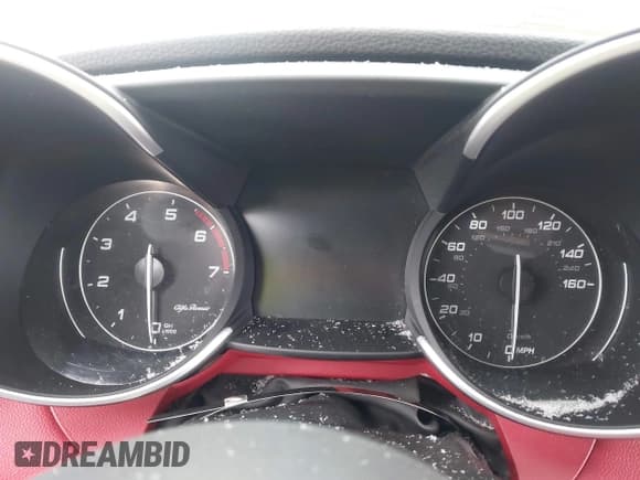 ✅ 2020 Alfa Romeo Giulia • VIN: ZARFAMAN2L7624764 • Lot: 41623824. Wystawiony na IAAI z przebiegiem Nie podano. Bezpłatny archiwum sprzedaży aukcyjnych z USA i szczegółowy raport historii pojazdu na DreamBid. Zdjęcie 7.